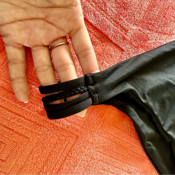 black Roxy scrunch butt bikini bottom - Picture 8 of 8